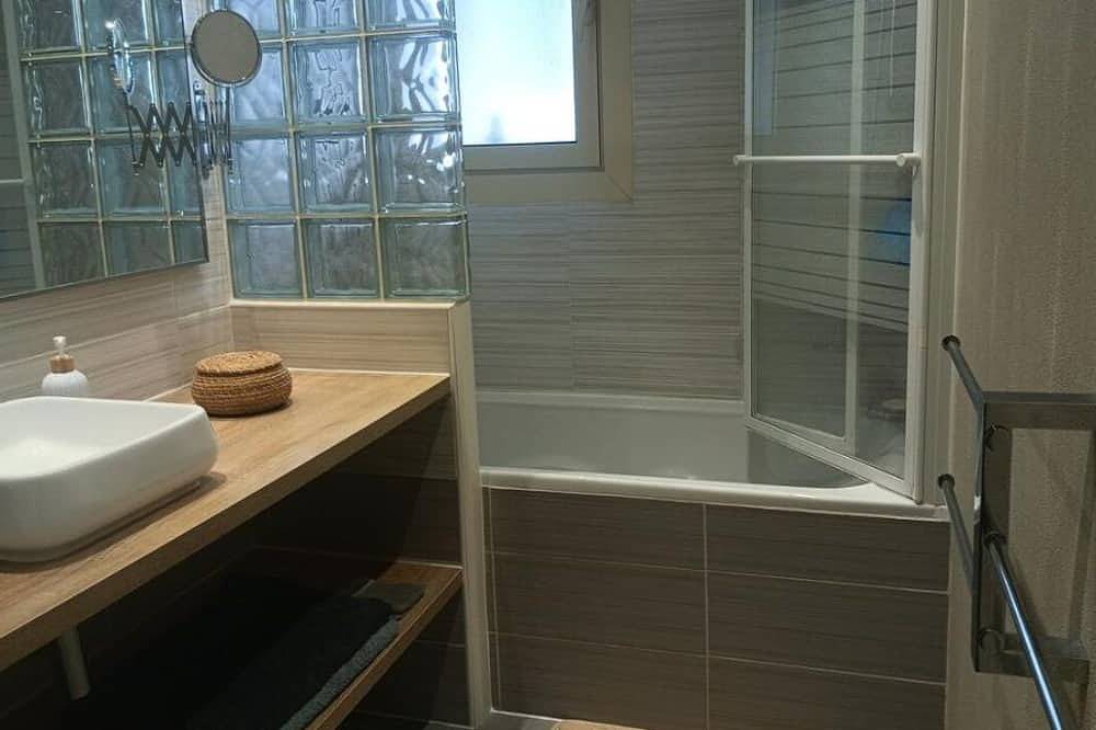 Apartamento entero, T2/70M2/4 persons near town center (700M), quiet area 2Km from the sea. in Six-Fours-les-Plages, Region de Toulon