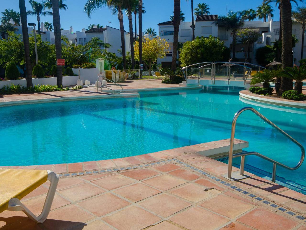 Ganze Ferienwohnung, Apt. Terraza de Agustina-Pool direkt am Strand in Saladillo Benamara, Estepona