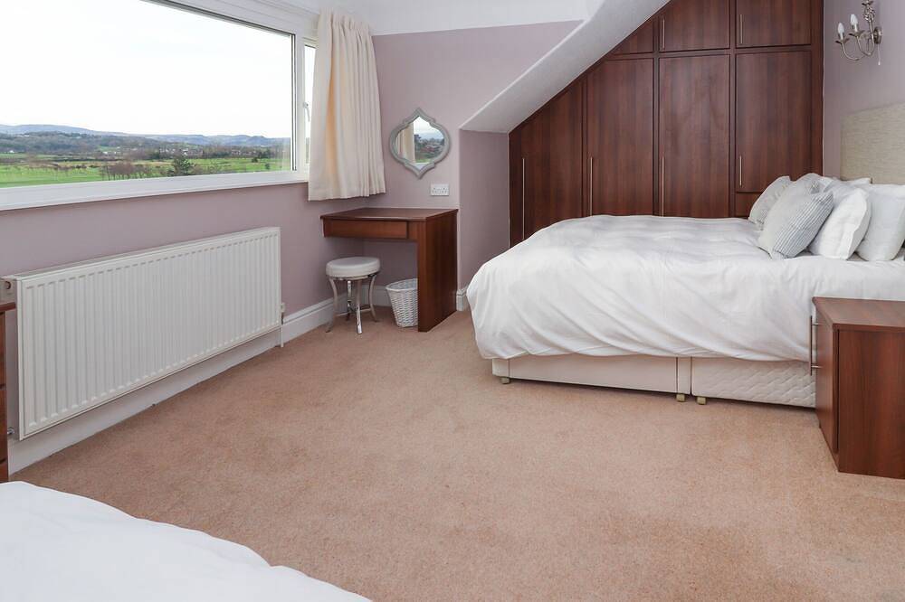 The Yatt, family friendly, character holiday cottage in Rhos-On-Sea in Rhos on Sea, Conwy region