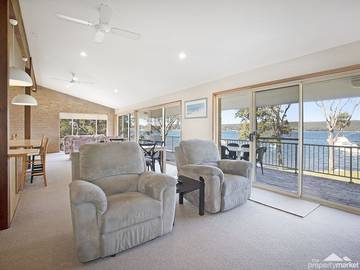 Holiday Home for 8 People in Lake Macquarie, New South Wales, Photo 1