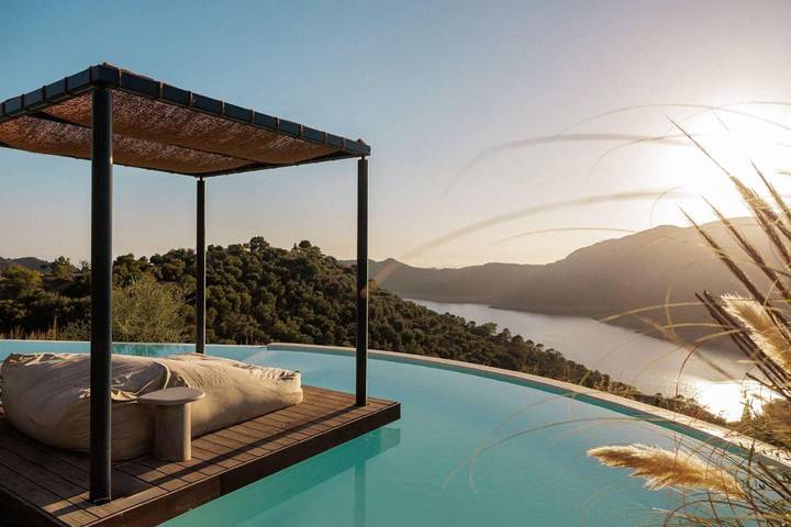 Casa rural para 12 personas, con Balcón y Terraza además de Jardín y Piscina en Istán