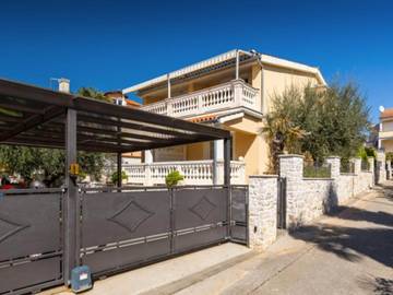 Ferienwohnung für 4 Personen, mit Balkon, kinderfreundlich in Poreč