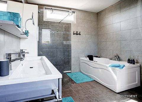 Ganze Ferienwohnung, Villa climatisée T5 avec piscine privée proche plage et commerces  in Sainte-Marie Plage, Sainte-Marie-la-Mer