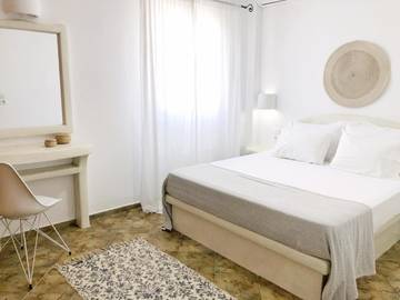 Gîte pour 3 personnes, avec jardin dans Adamas