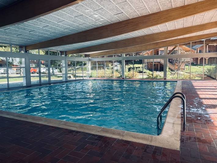 Vacation rental for 7 people, with Terrace and Pool in Jura