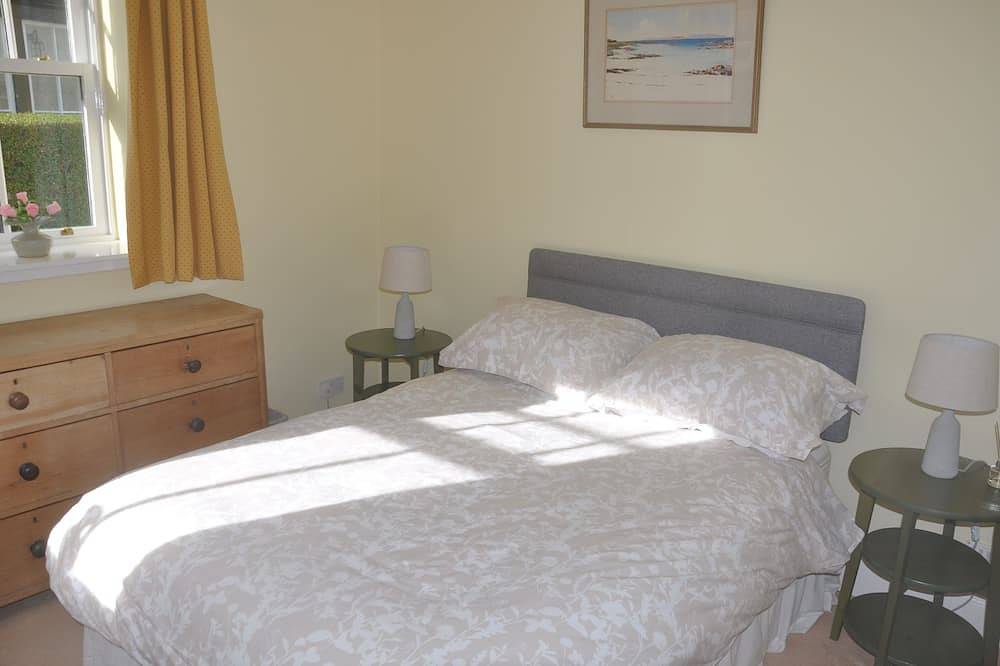 Lochside Cottage With Sea Views in Argyll & Bute