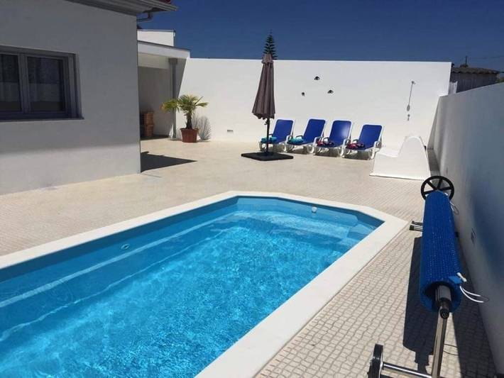 Location de vacances pour 6 personnes, avec Terrasse ainsi que Jardin et Piscine à Pataias