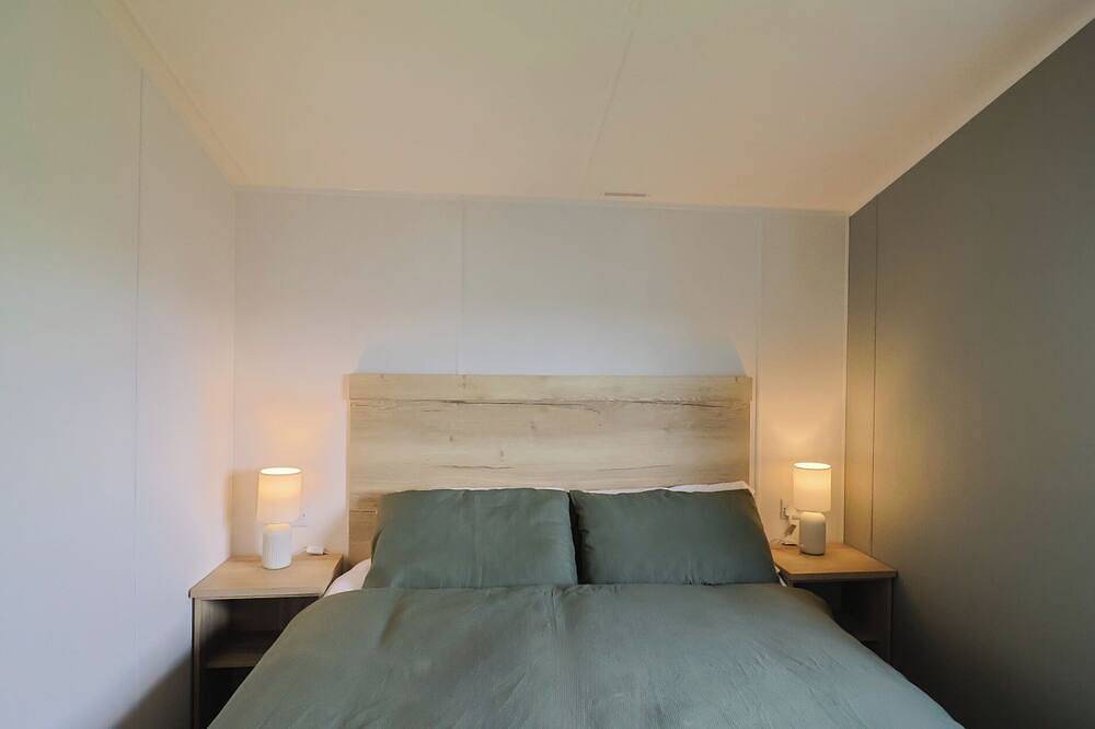 39 Greenlands, Littlesea Holiday Park, pet friendly in Weymouth in Weymouth, Dorset