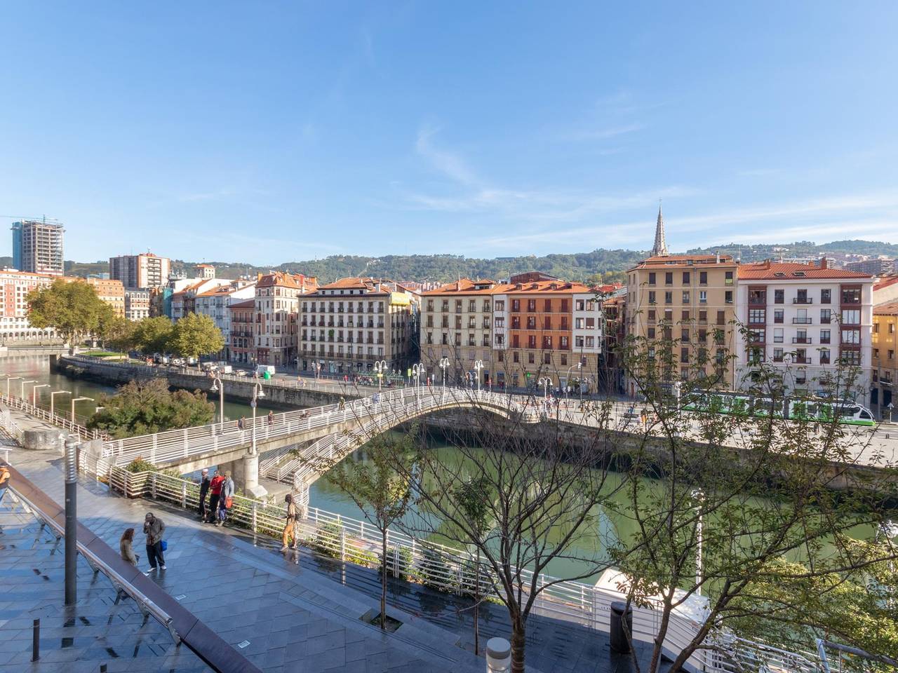 Ganze Ferienwohnung, Confort y Diseño con Vistas al Casco Viejo in Ibaiondo, Bilbao