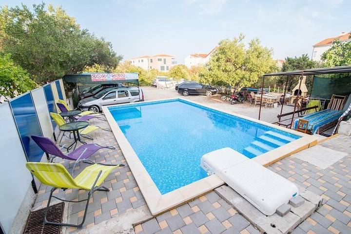 Ferienwohnung für 4 Personen, mit Terrasse und Garten sowie Pool, kinderfreundlich auf Ciovo