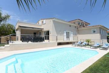 Villa pour 8 personnes, avec bassin pour enfant et jardin à Cagnes-sur-Mer