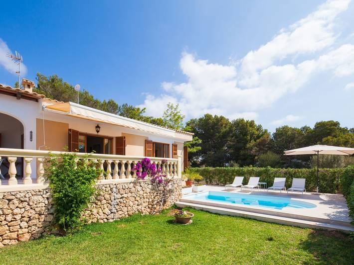 Finca für 6 Personen, mit Terrasse und Pool sowie Garten in Cala Mendia - 4