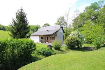 Location de vacances pour 6 personnes, avec jardin à Ledeuix