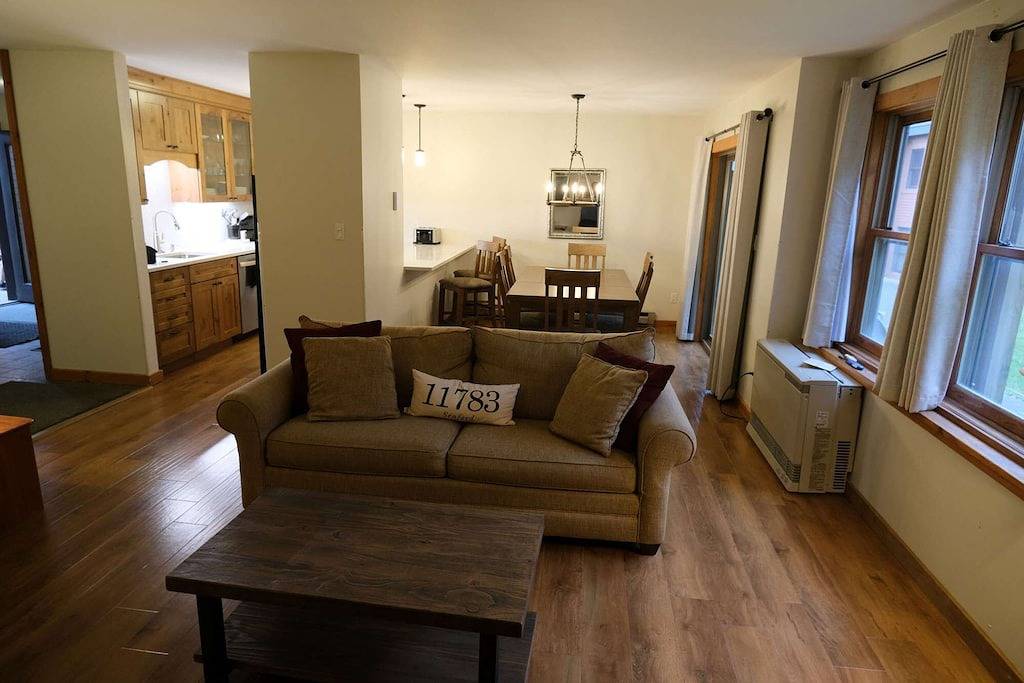 Ganze Wohnung, Luxe Trailside! Bike + Ski On/Off. Closest unit to hot tub, lift, hotel & trail! in Killington, Rutland County