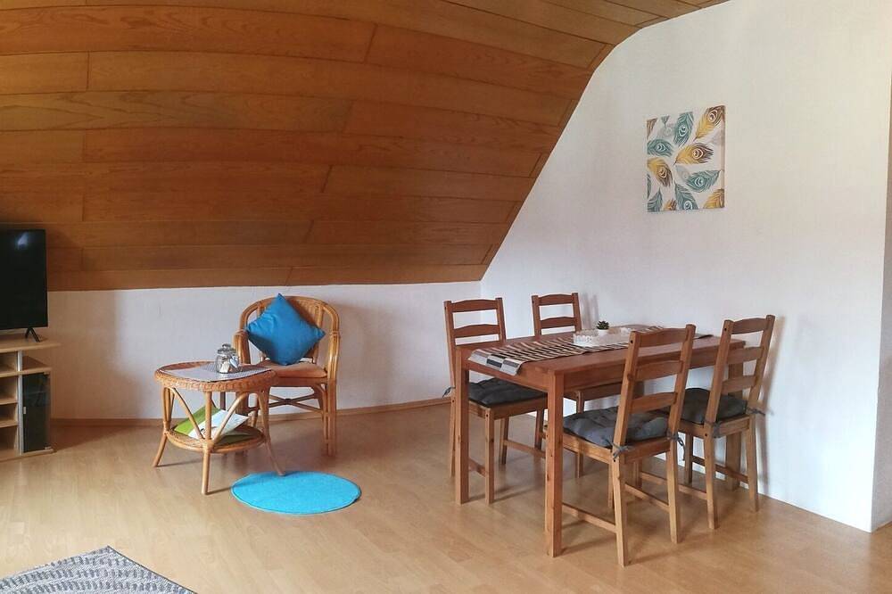 Ganze Wohnung, Gemütliche und helle Ferienwohnung (67 qm) mit kostenfreies Wlan in Hohenberg an der Eger, Landkreis Wunsiedel im Fichtelgebirge