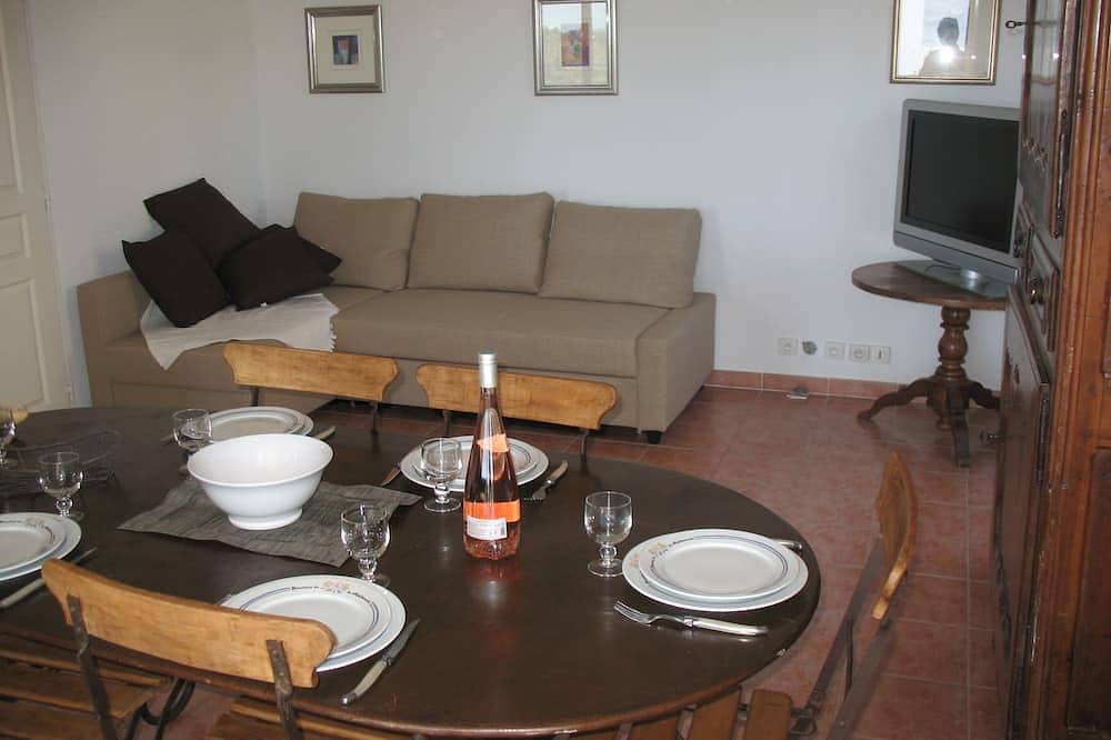 Appartement entier, Appartement 2 pièces + Terrasse avec vue mer panoramique sur la Baie des Anges in Biot, Côte méditerranéenne (France)