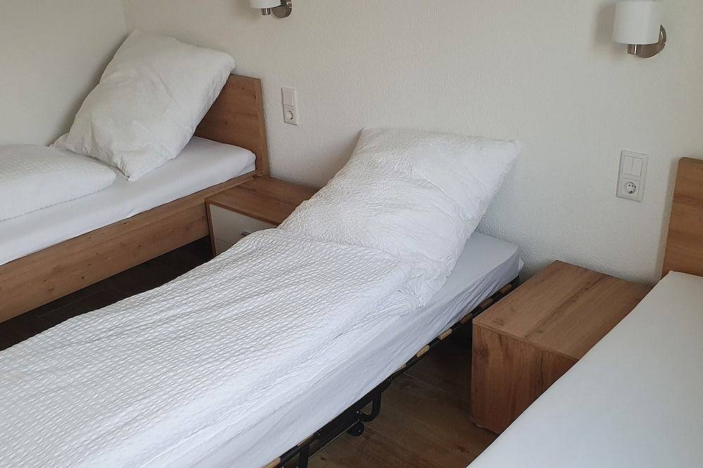 Ganze Wohnung, Ferienwohnung mit Terrasse direkt am Hesselberg in Gerolfingen, Romantische Straße