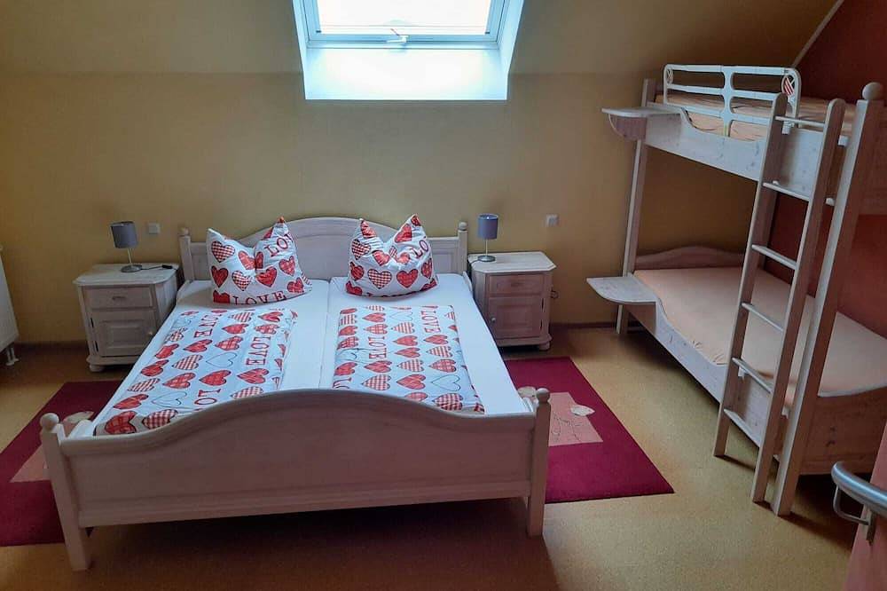 Ganze Wohnung, Familienfreundliche Ferienwohnung mit großzügigem Balkon in Geisa, Biosphärenreservat Rhön