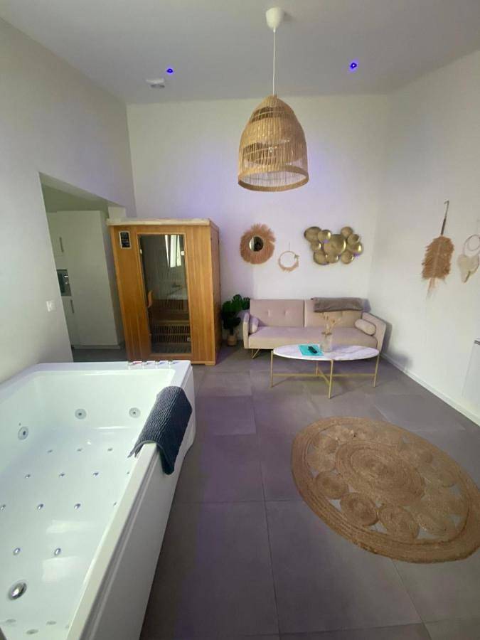 Casa de vacaciones para 2 personas, con jardín además de sauna y jacuzzi - 1