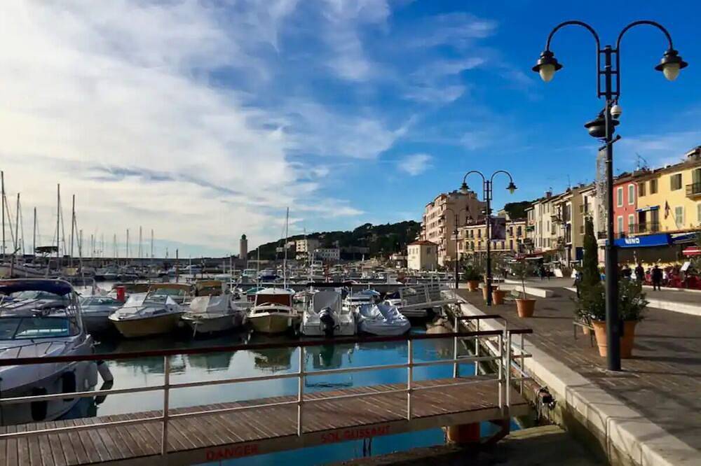Appartement entier, Cassis Port les pieds dans l'eau avec climatisation in Cassis, Parc national des Calanques