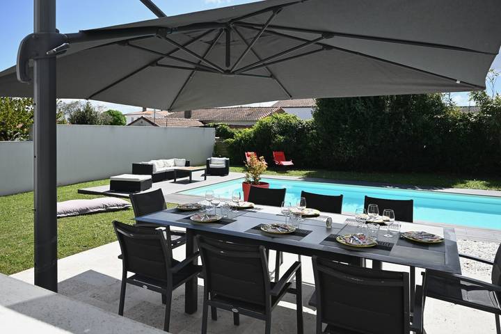 La Villa Palmier - Piscine avec Grand Jardin in Meschers-sur-Gironde, Region de Rochefort