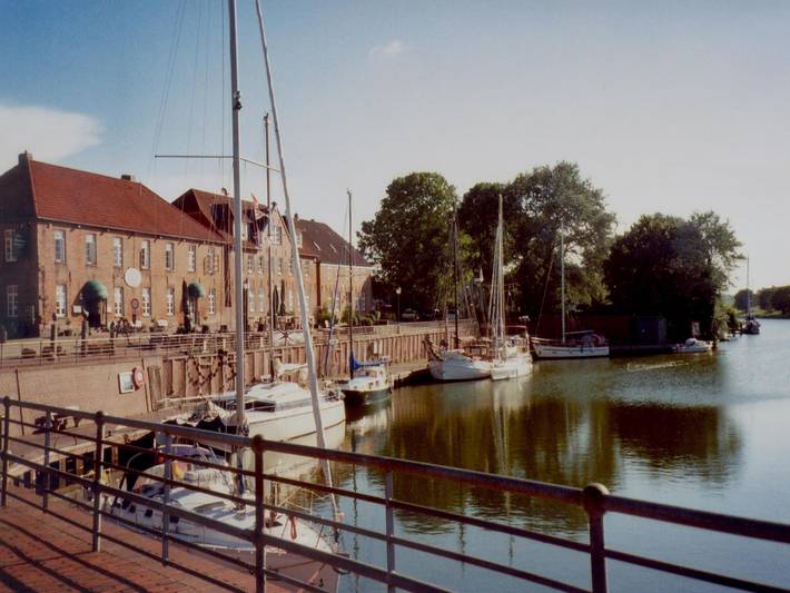 Ganze Ferienwohnung, Haus am Tief mit Boot - Fw Wohnung 1 - Langengrodener Weg 4 (48qm) in Hooksiel, Wangerland