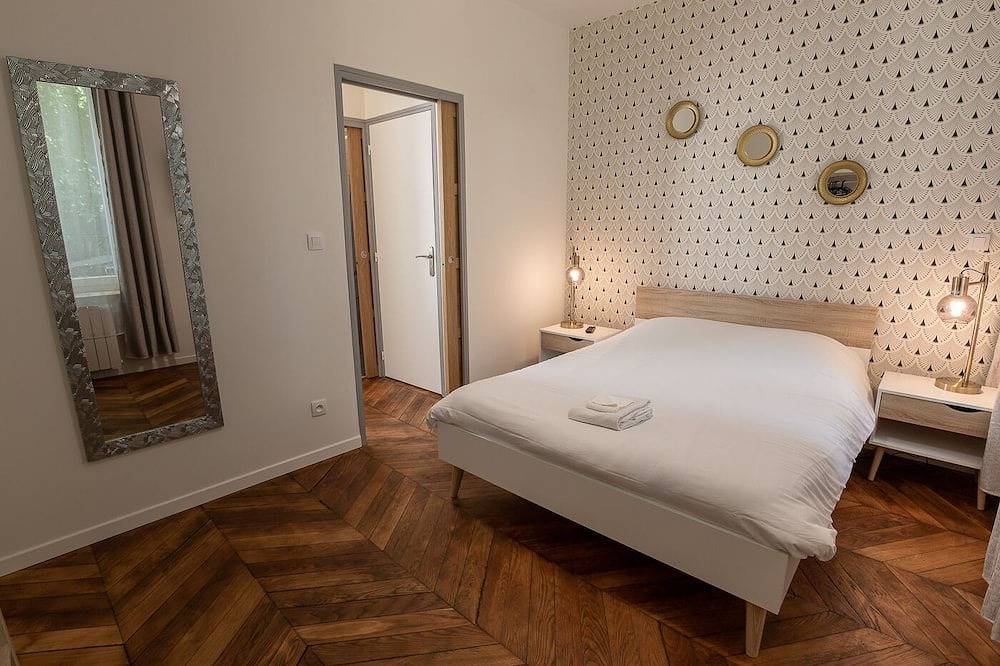 Entire apartment, Apartment-Deluxe-Ensuite-Terrace in Saint-Quentin, Aisne