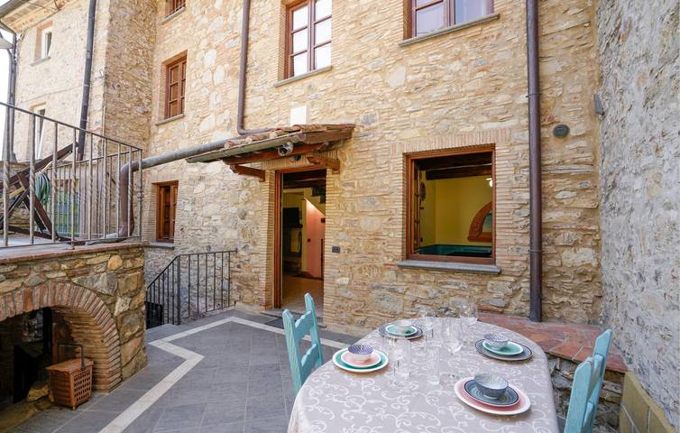 Location de vacances pour 6 personnes, avec terrasse ainsi que jardin et vue dans Corsanico Bargecchia - 3