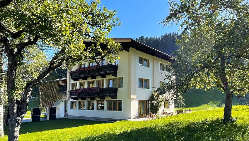 Ferienwohnung für 5 Personen, mit Balkon und Garten