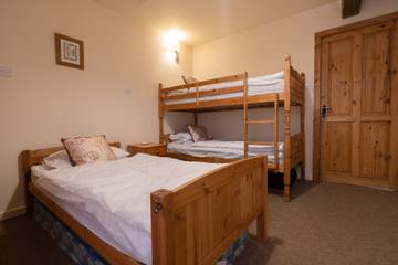Holiday Rental for 16 People in Tideswell, Peak District, Photo 1
