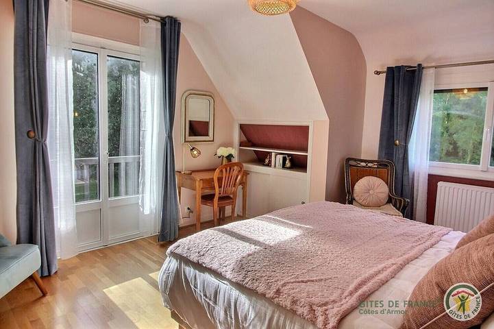 Location de vacances pour 6 personnes, avec terrasse, animaux acceptés à Ploumagoar - 2