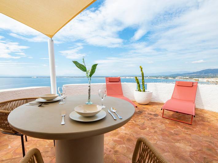 Location de vacances pour 2 personnes, avec piscine et terrasse, animaux acceptés à Roses