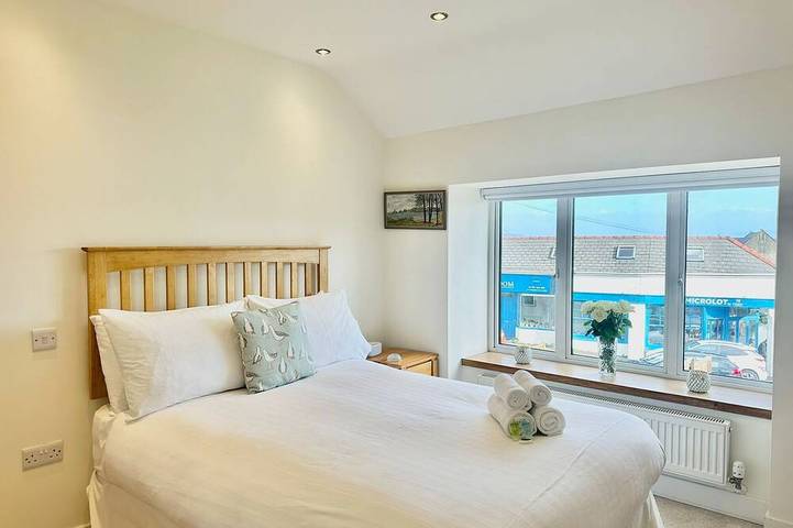 Glamping for 4 people, with garden in Gower