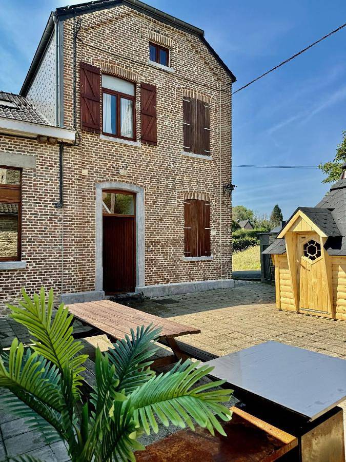 Location de vacances pour 14 personnes, avec vue et terrasse, animaux acceptés à Modave - 2