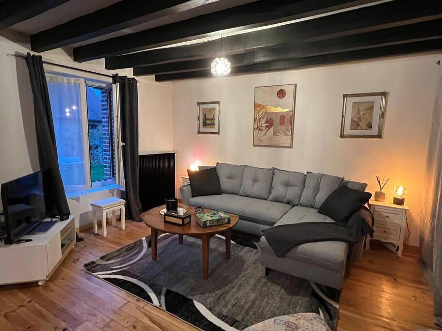 Two-Bedroom House in Gargilesse-Dampierre, Région de La Châtre