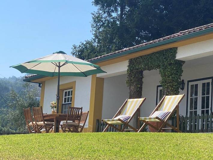 Villa para 12 pessoas, com jacuzzi e jardim, com animais de estimação em Tondela