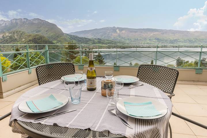 Gîte pour 5 personnes, avec terrasse ainsi que vue sur le lac et piscine à Talloires - 3