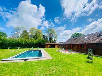 Gîte pour 10 personnes, avec piscine et jardin, animaux acceptés dans Les Autels-Villevillon