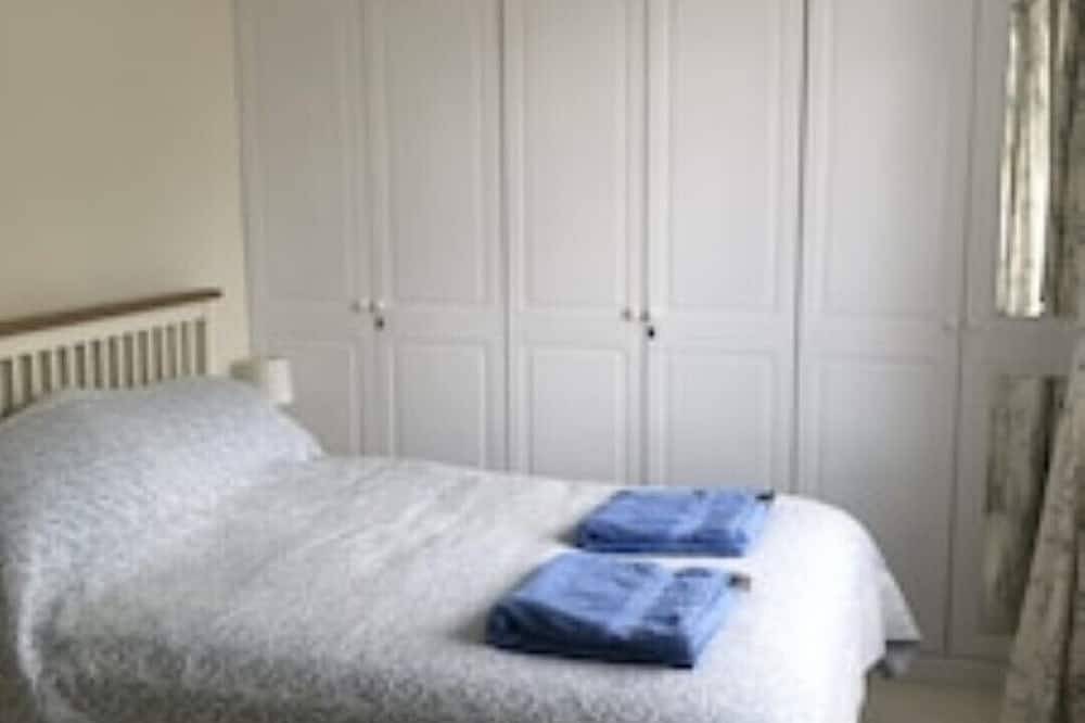 Central Modern open plan house 3 ensuite bedrooms, dog friendly. in Helmsley, North York Moors National Park