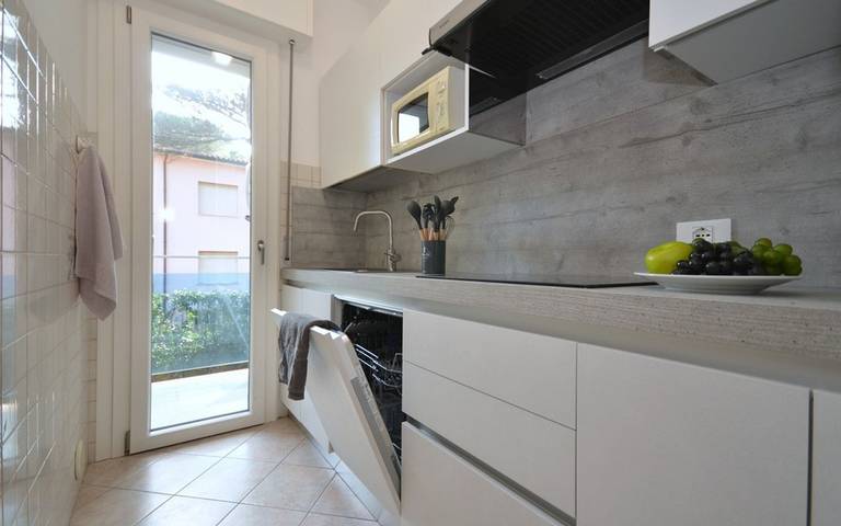 Ferienwohnung für 7 Personen, mit Terrasse und Ausblick sowie Garten in Lignano Pineta - 4