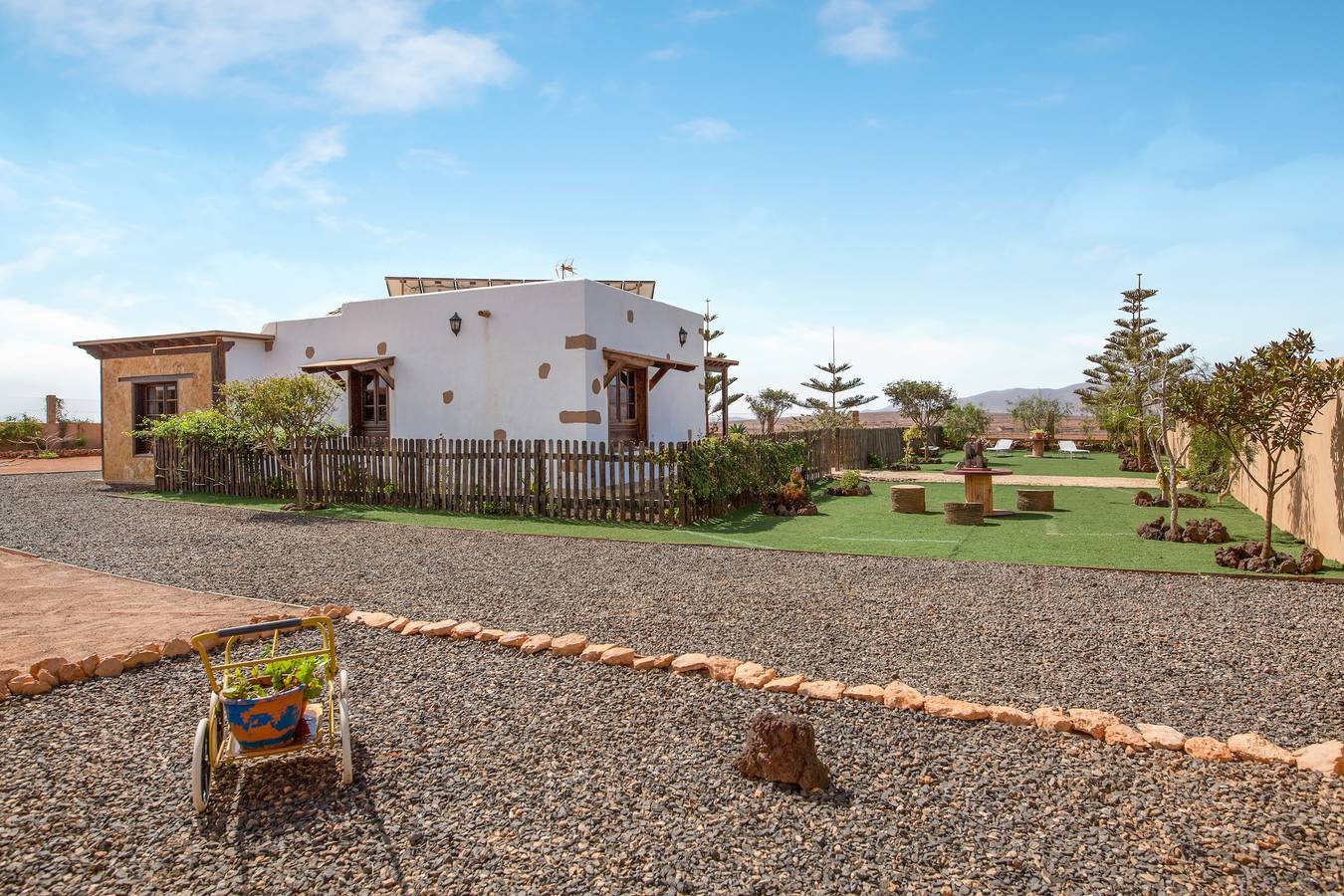 Casa rural ecológica "Laura" con terraza, vistas a la montaña y Wi-Fi in Puerto del Rosario, Fuerteventura