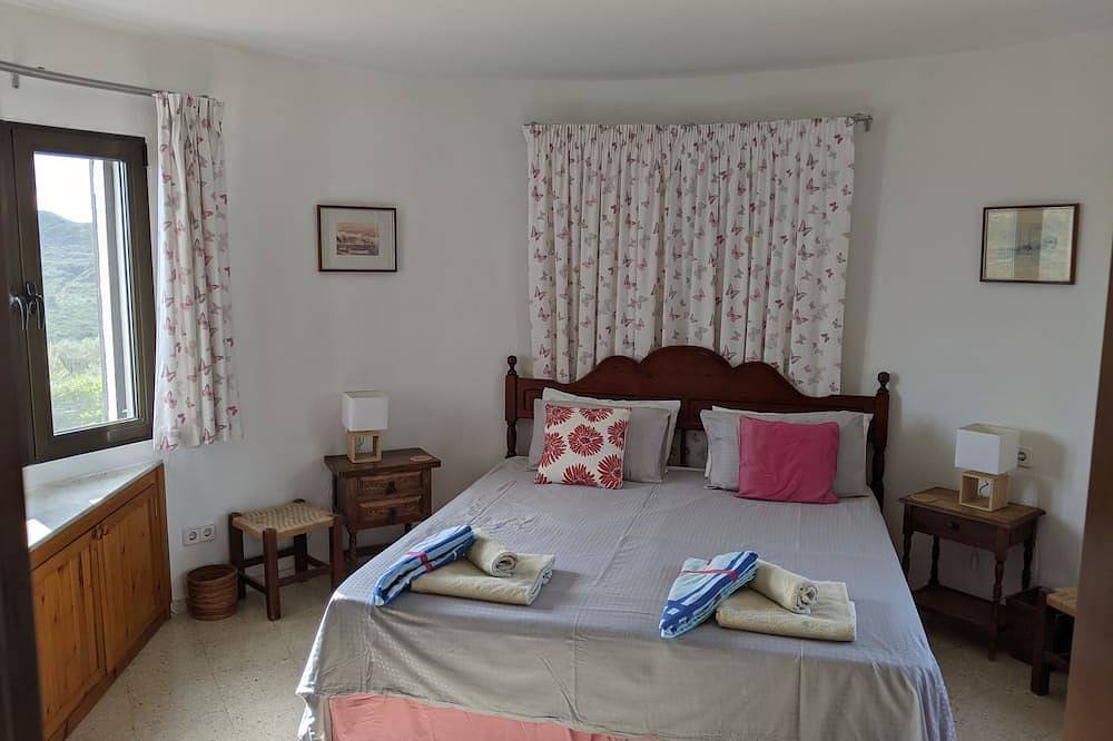 Wonderfully situated family villa with stunning 360 degree views in Maó, Menorca