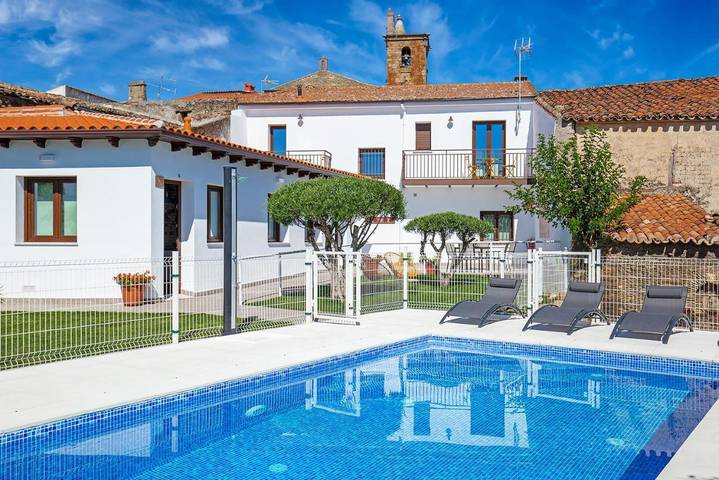 Apartamento para 2 personas, con Balcón y Terraza además de Jardín y Piscina en Parque Nacional de Monfragüe