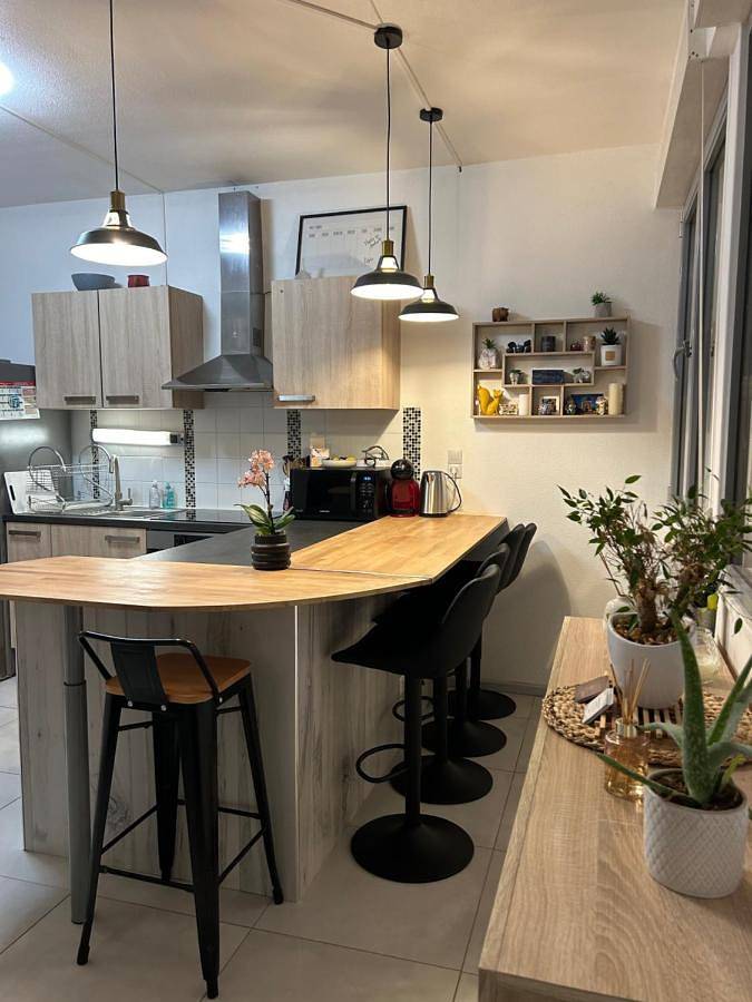 Appartement entier, Two-Bedroom Apartment with Balcony in Montbéliard, Doubs