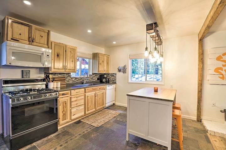 Log cabin for 6 people, with yard by Lake Tahoe