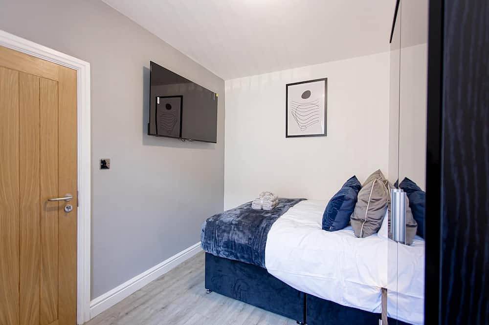 Exclusive Modern Newly Refurbished Home / Central Location in Stoke-on-Trent, Midlands