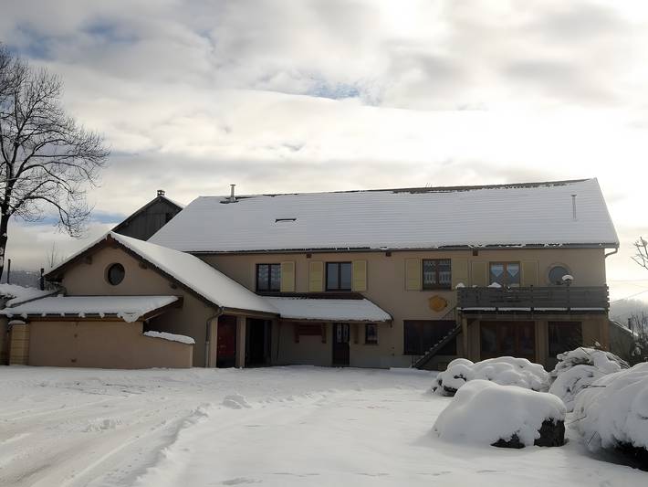 Holiday Home 'Gite Le Chant Du Coq' with Mountain View, Private Terrace and Wi-Fi in Bief-des-Maisons, Jura Francais