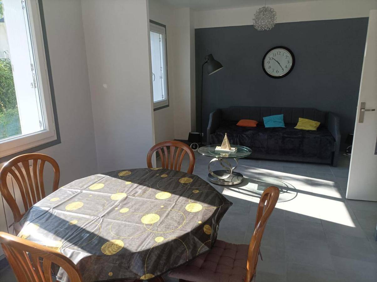 Appartement entier, One-Bedroom Apartment in Saint-Georges-de-Didonne, Côte de Beauté