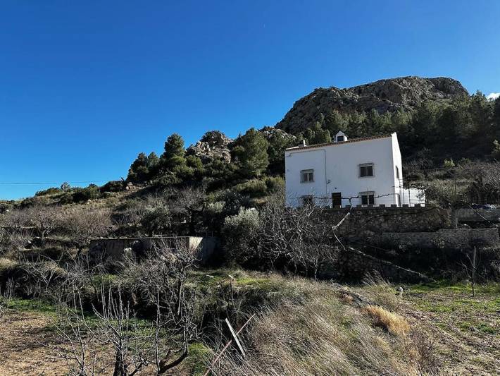 Casa rural para 7 personas, con vistas además de jardín y balcón en Vélez-Rubio
