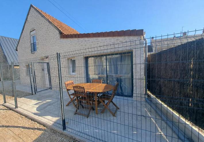 Location de vacances pour 5 personnes, avec vue et terrasse, animaux acceptés dans La Chapelle-Saint-Martin-en-Plaine - 2